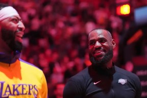 开元娱乐下载 - 浓眉哥回归赛场，出色防守首场状态亮眼，G2观众沸腾！